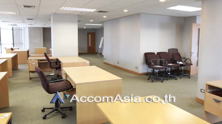 8  Studio Office Space For Rent in Sukhumvit ,Bangkok BTS Ekkamai at Modern Town Building AA17506